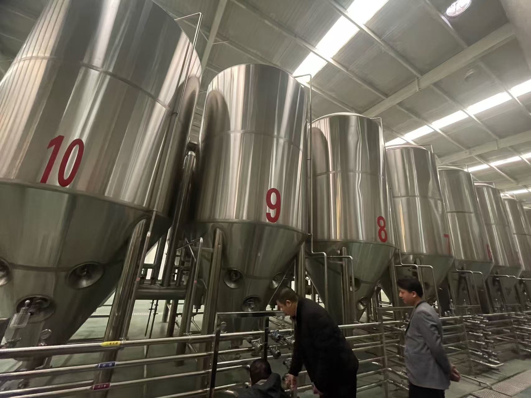 宕昌精酿啤酒设备厂—平面布置、设备设计、制造、调试、培训等一条龙服务